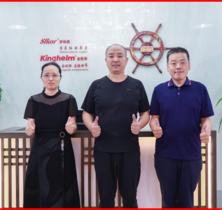宋仕强先生（中）接待刘国枝董事长（左一）一行_副本
