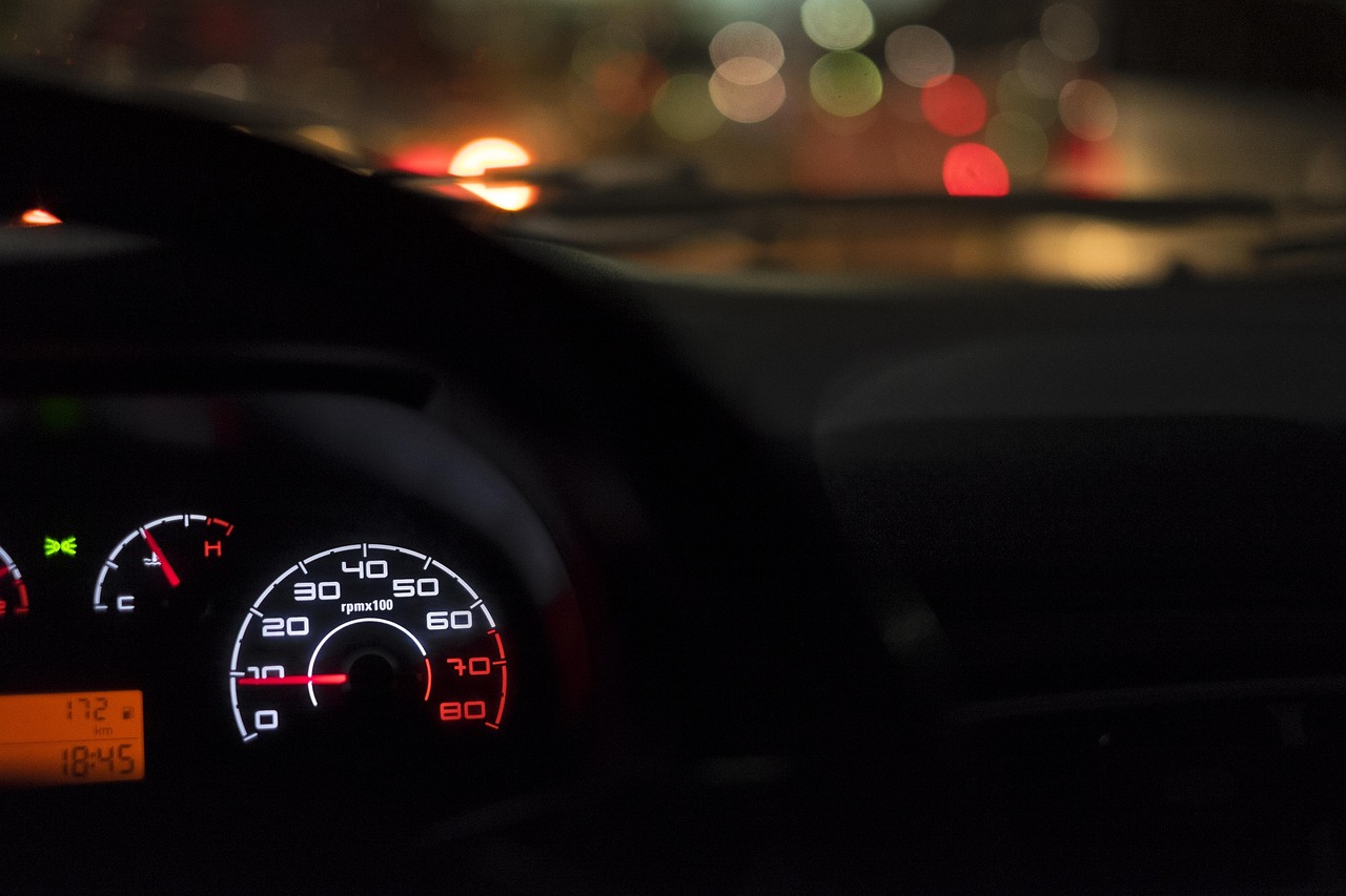 car-dashboard-2667437_1280