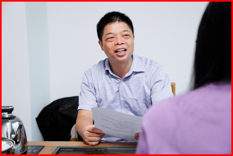 唐石平接受采访中_副本